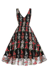 Schwarzes Rockabilly 1950er Jahre Kleid mit Stickerei